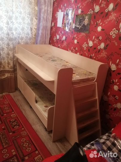 Двухъярусная кровать