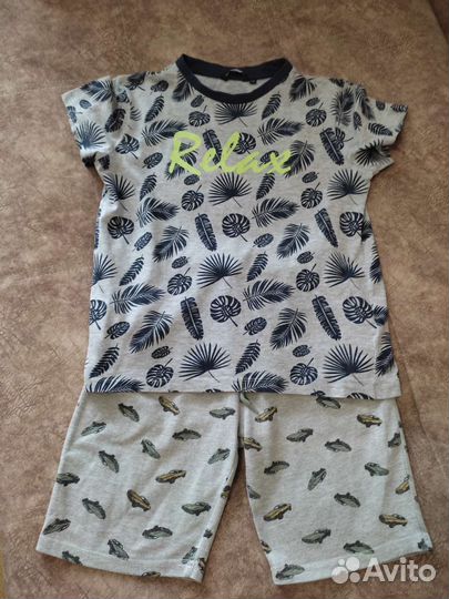 Детская одежда и обувь футболка шорты босоножки