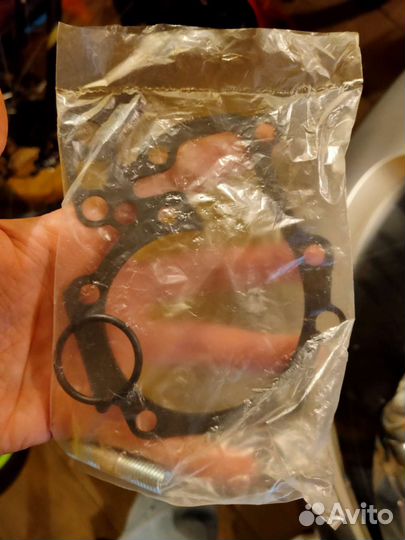 Водяной насос помпа Renault Logan новая