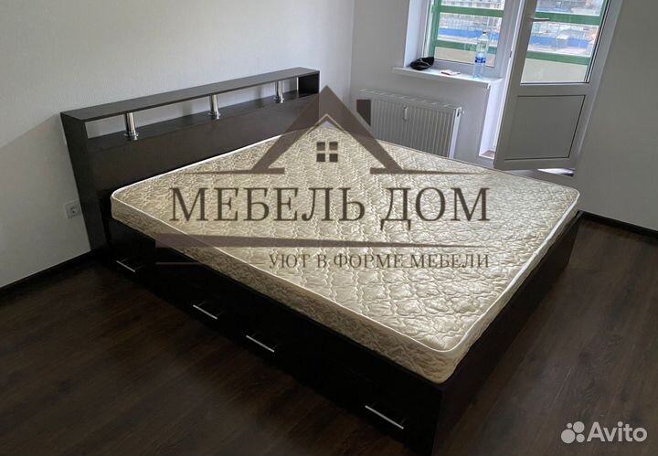 Кровать с матрасом