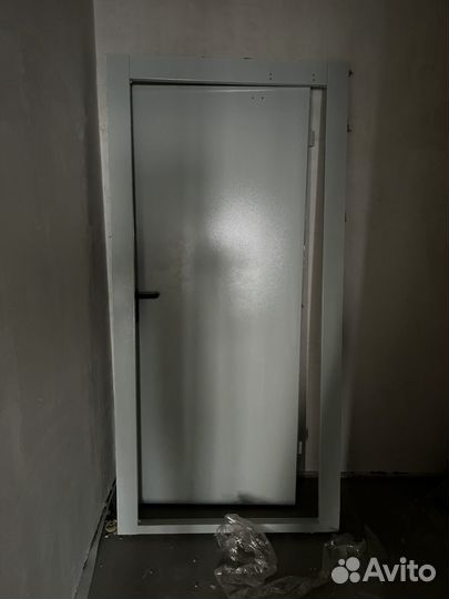 Дверь входная металлическая от застройщика
