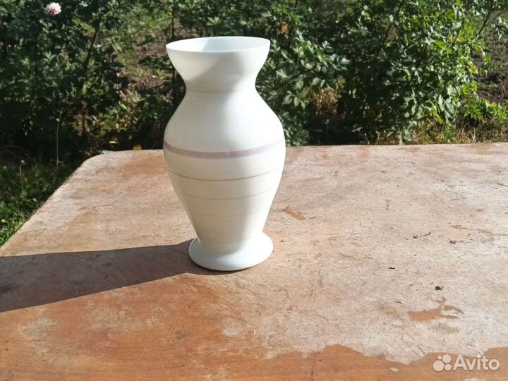 Старинная ваза молочное стекло