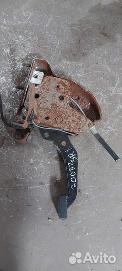 Педаль ручника на Cadillac SRX