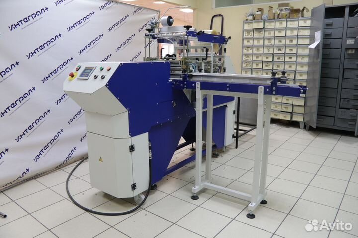 Упаковка коробочек в пленку. Целлофанатор 