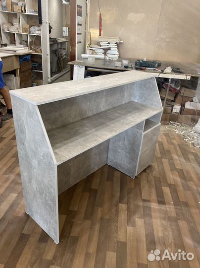 Стойка ресепшн