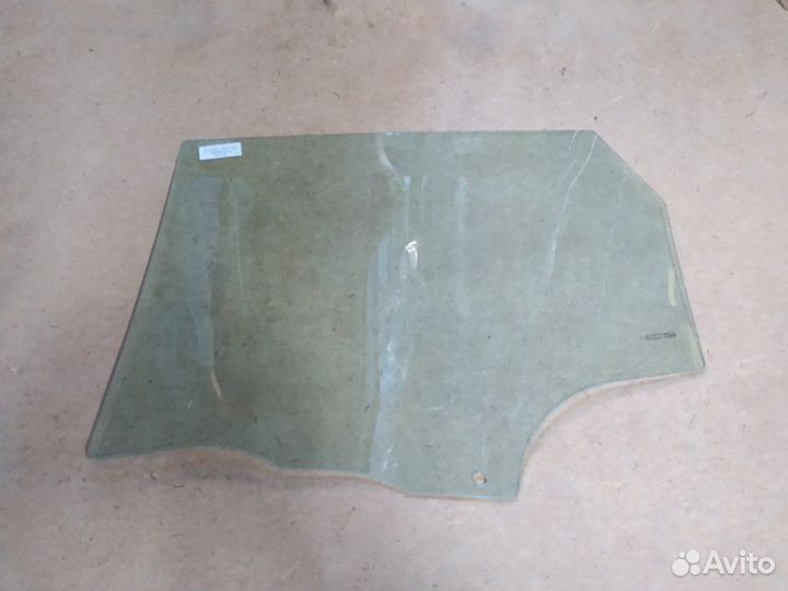 Стекло двери заднее правое Mazda 3 BK Z6 2003-2009
