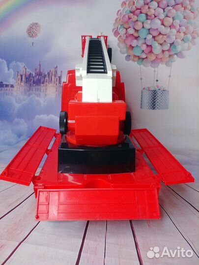 Пожарная машина с выдвижной лестницей Wader