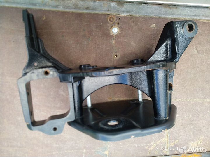 82226715 LH Кронштейн кабины Renault range gama T