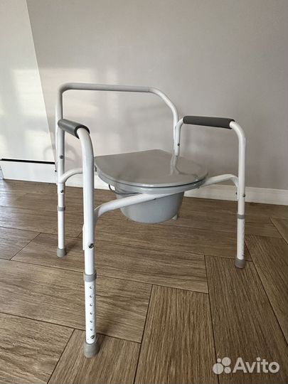 Продам кресло инвалидное с санитарным оснащением