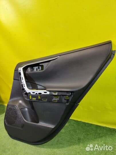 Обшивка двери задней правой Toyota RAV4 2018