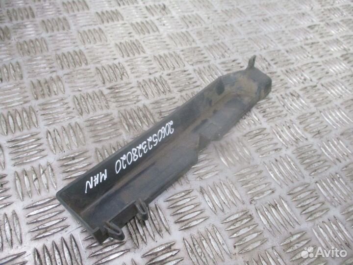 Накладка стойки лобового стекла правая MAN 8162430