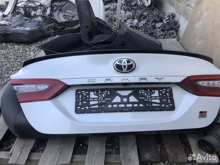 Крыжка багажника GR sport на toyota camry v70