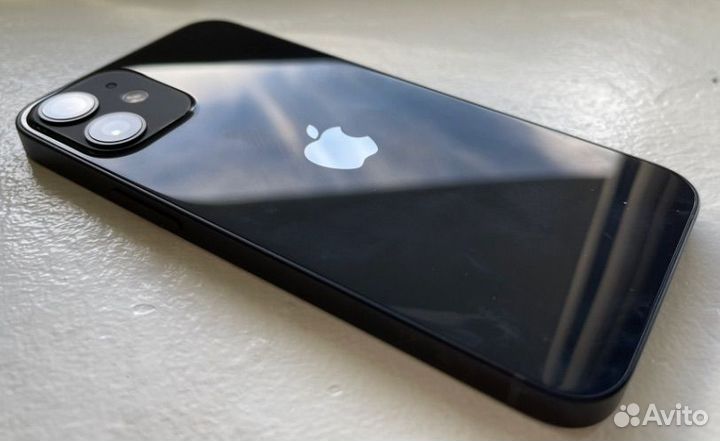 Телефон iPhone 12