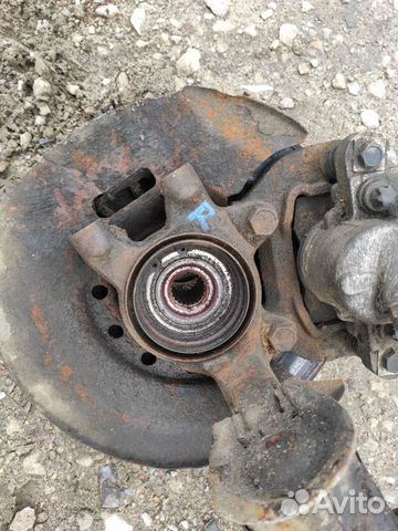 Поворотный кулак передний правый LADA Priora седан