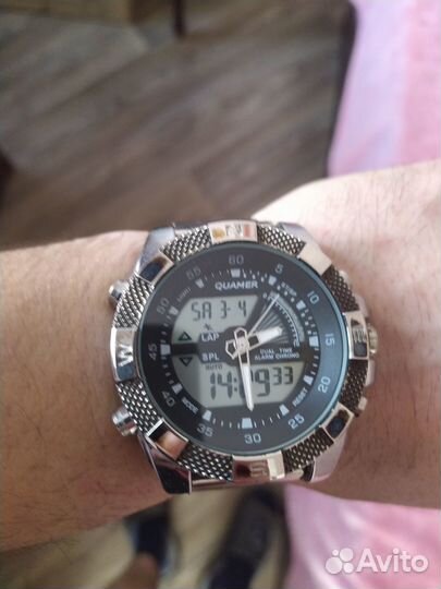 Часы на браслете