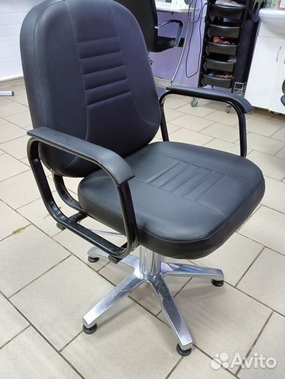 Парикмахерское кресло