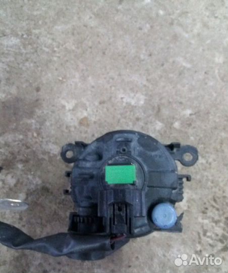 Противотуманная фара Mitsubishi Pajero 4