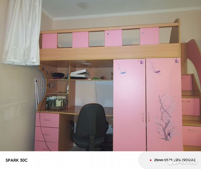 Детская кровать чердак со столом и шкафом