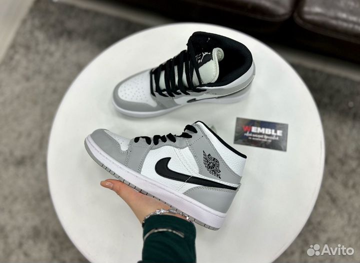 Кроссовки Nike Air Jordan 1 Mid Smoke Grey (мех)