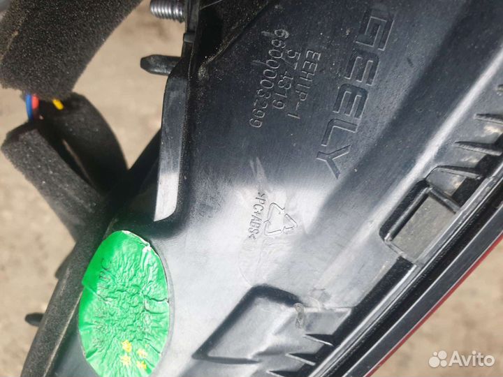 Geely coolray фонарь задний левый в крышку