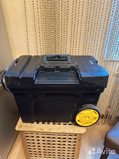 Ящик для инструмента на колесах Stanley