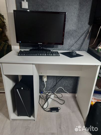 Компьютерный стол