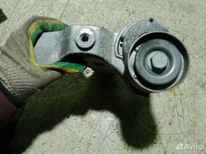 Кронштейн компрессора кондиционера Volkswagen