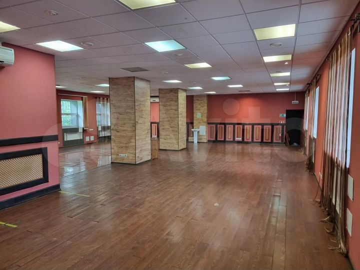 Сдам торговое помещение, 217.7 м²