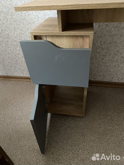 Письменный стол (состояние нового)