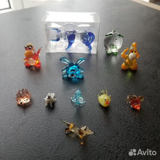 Фигурки из цветного стекла