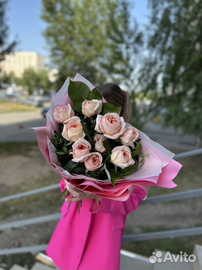 Букет пионовидных роз