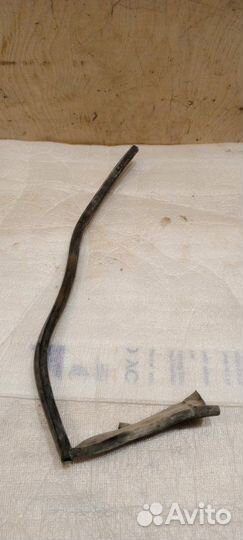 Уплотнитель капота передний левый Mercedes-Benz