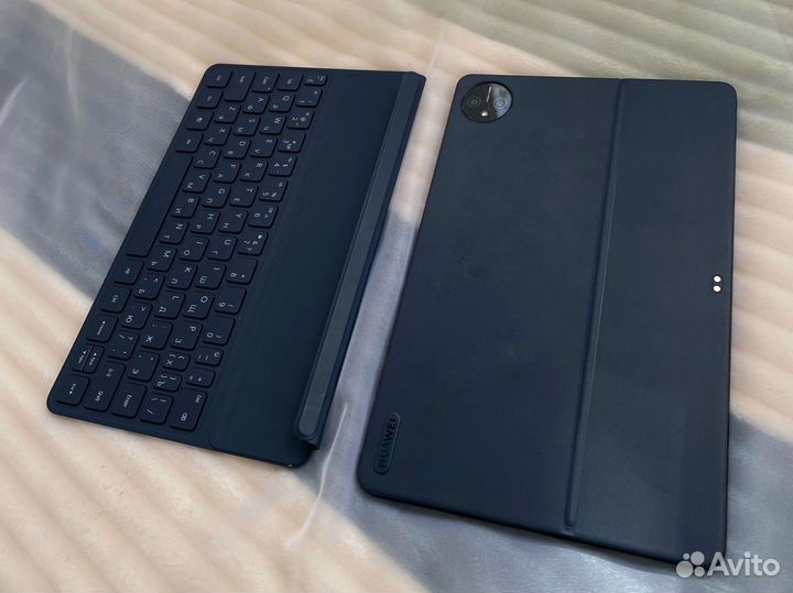 Чехол-клавиатура huawei Smart Magnetic Keyboard