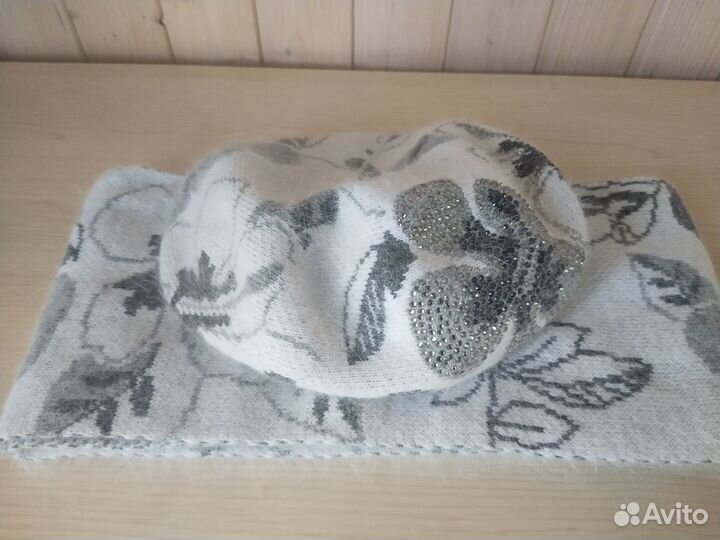 Комплект шерстяной (берет + шарф) новый