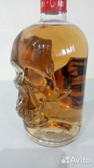 Бутылка в форме черепа