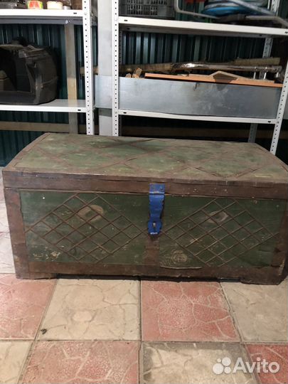 Сундук деревянный