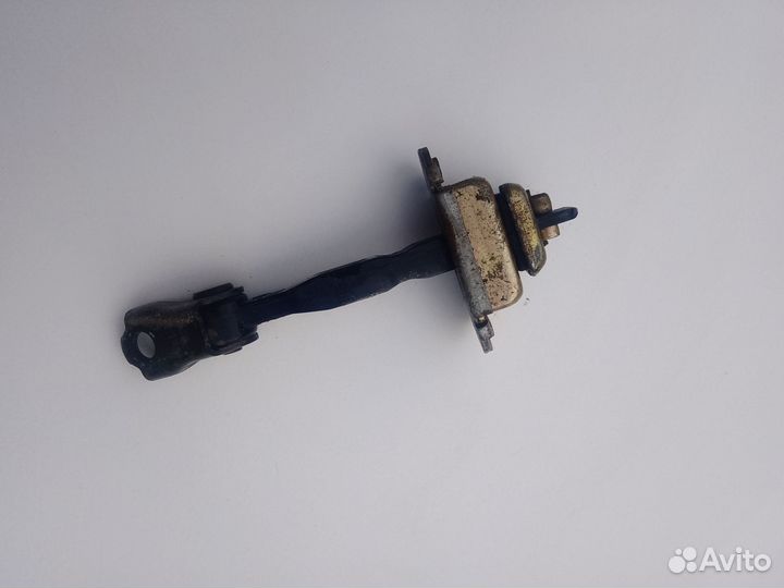 Ограничитель двери Nissan