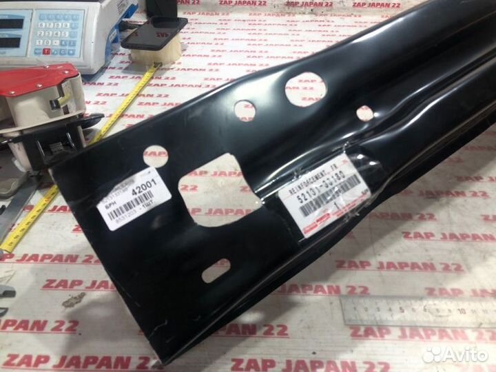 Усилитель бампера передний Toyota Camry