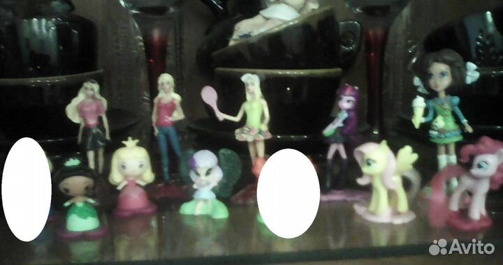 Принцессы и поняшки из киндеров