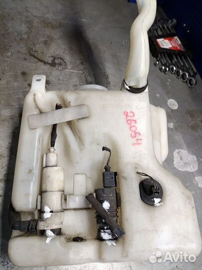 Бачок омывателя mercedes