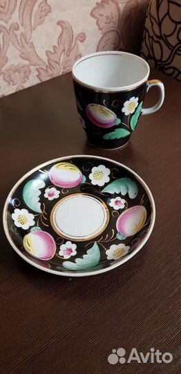 Чашка с блюдцем слива на черном,Вербилки