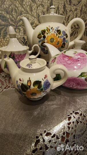 Чайники заварочные и сахарница