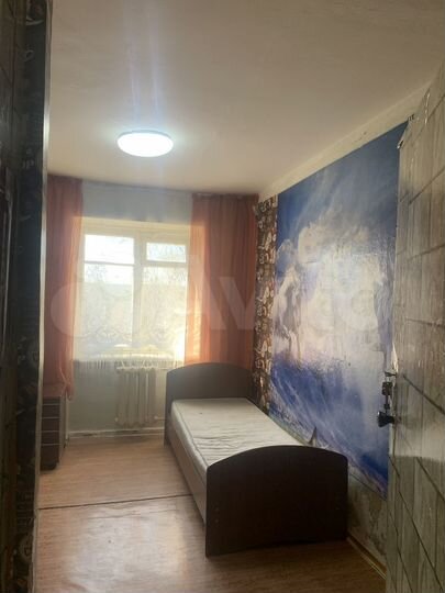 Комната 9 м² в 5-к., 2/5 эт.