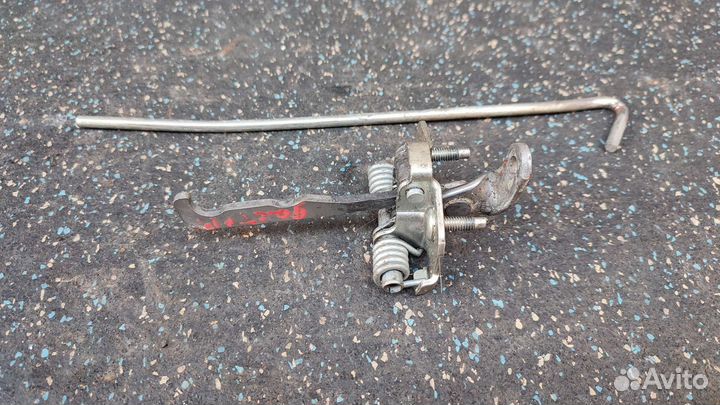 Ограничитель двери передней Renault duster