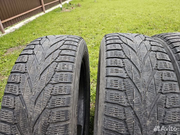 Nokian Tyres Hakkapeliitta R2 SUV 215/65 R17 103R