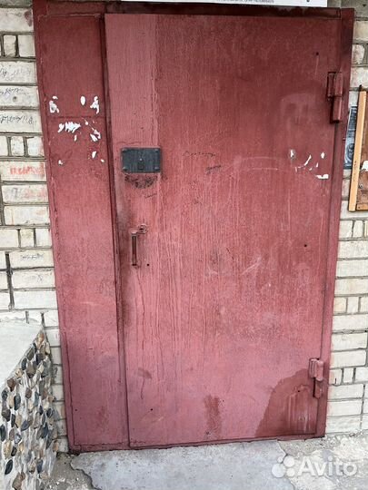 Продам железную дверь 1м28см/2м5см