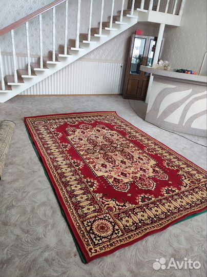 Ковер шерстяной. Размер 2 на 3 и 1.5 на 2.5