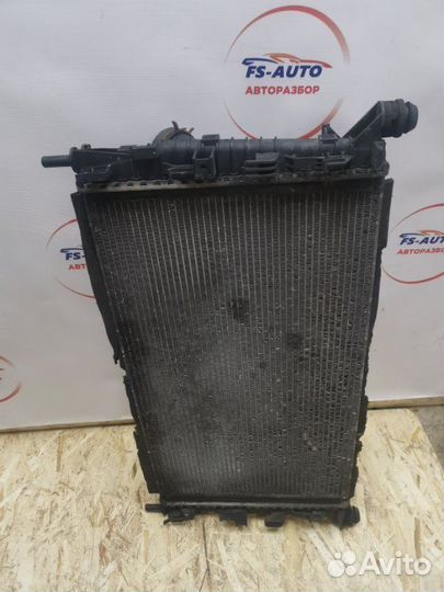 Радиатор охлаждения Ford Focus 2 универсал 1.6