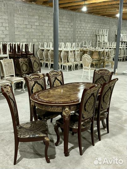 В наличии стол