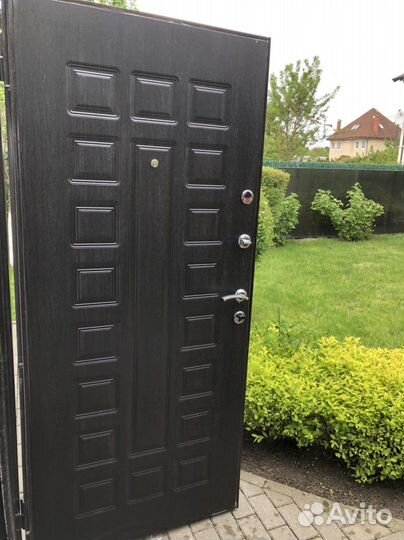 Дверь входная металлическая новая